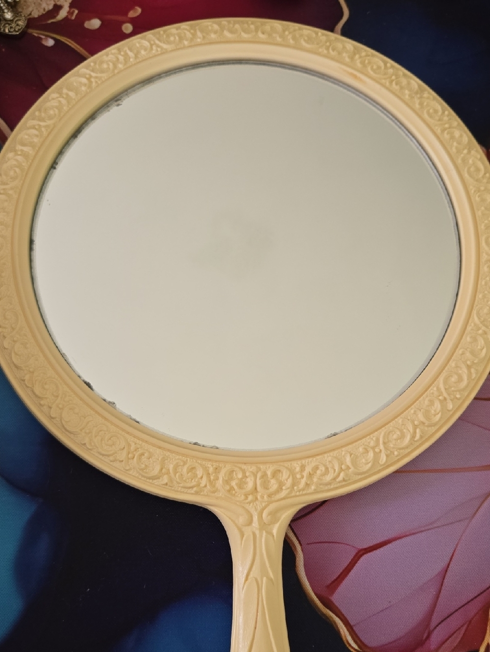 Syroco For Home Interiors Vintage Style Floral Hand Mirror in Pale Yellow - Picture 7 of 10